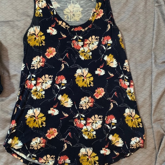 Maurice’s Jean jacket & Maurice’s floral tank - Picture 2 of 2